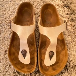 Birkenstock pearl Gizeh style. Size 8.
